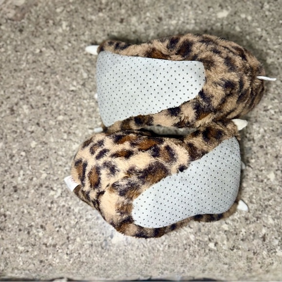 Lazy One Leopard Kid Slippers - Size Small (9C-11C) 🐾👣 - Picture 6 of 12